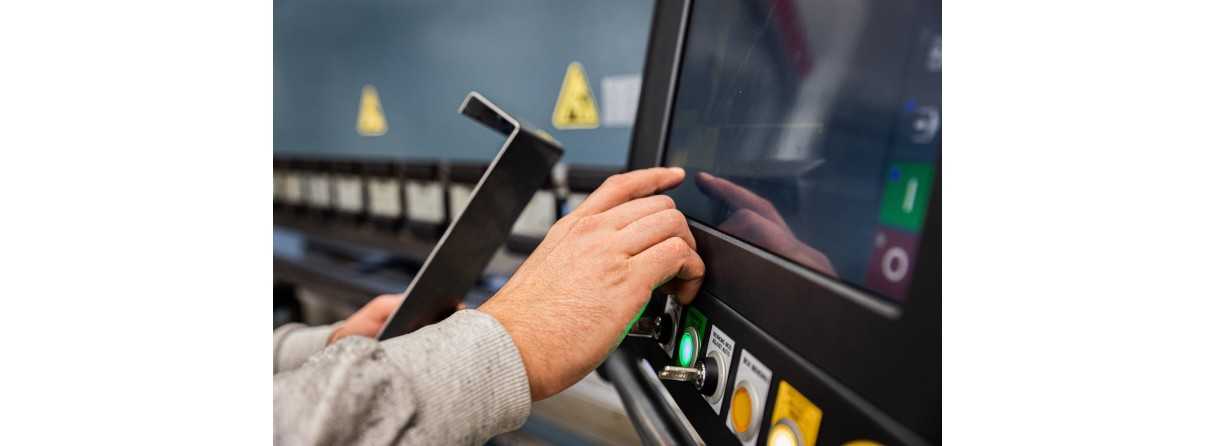 Réussir la pose de couvertines avec pattes de fixation
